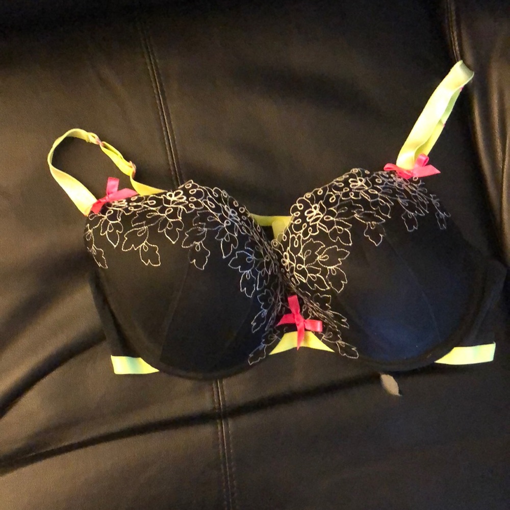 Super cute bra! Size 42DD